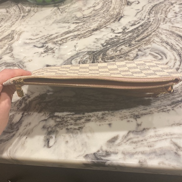 Louis Vuitton White Damier Azur Neverfull Pouch - Picture 2 of 7